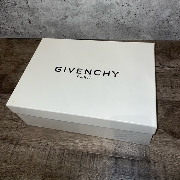 GIVENCHY HIGH TOP SNEAKERS - Picture 4 of 4